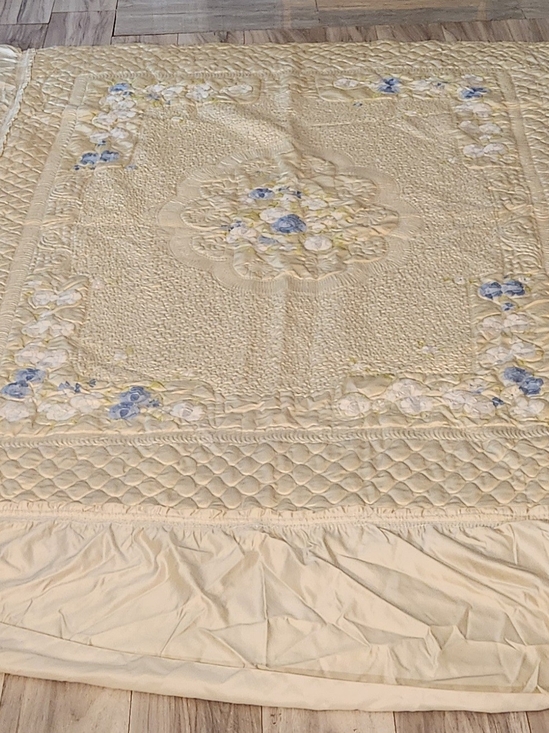 Other - Vintage Quilted Bedspread Raised Floral Candlewick Embroidery  Yellow Base  Full